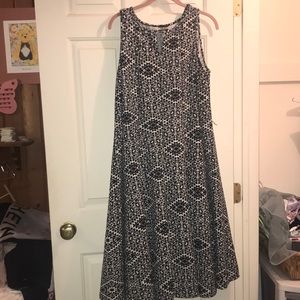 Sleeveless pattern dress